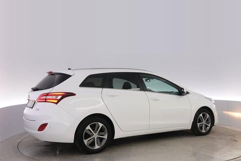 Begagnad Hyundai i30 Premium 136 HK (100 kW) 2016 Vit Kombi