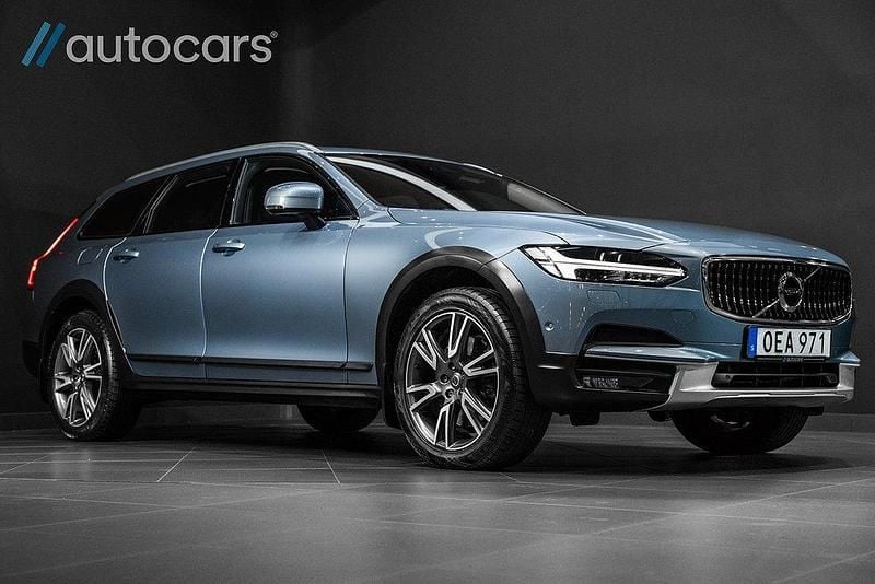 Ljusblå (blå) Begagnad 2017 Volvo V90 CC Pro Kombi | 299 000 kr (Dyr) - Bild 1/4