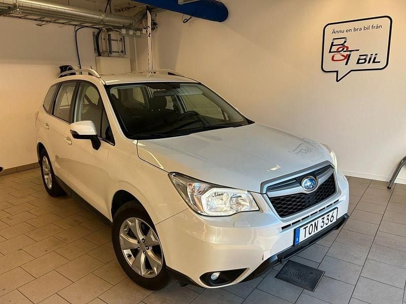 Vit Begagnad 2014 Subaru Forester SUV | 164 900 kr (Marknadspris) - Bild 1/4
