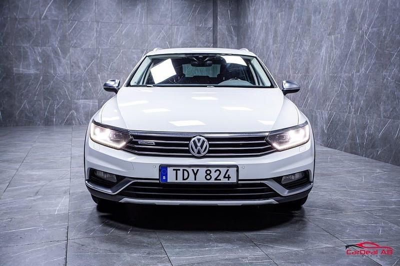 Begagnad VW Passat Alltrack 190 HK (139 kW) 2017 Vit Kombi