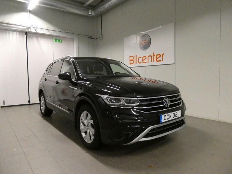 Svart Begagnad 2022 VW Tiguan Allspace SUV | 379 900 kr (Marknadspris) - Bild 1/3