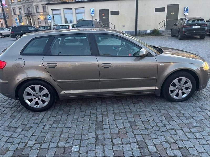 Brun Begagnad 2008 Audi A3 Sportback Attraction Halvkombi | 45 000 kr (Bra pris) - Bild 1/4