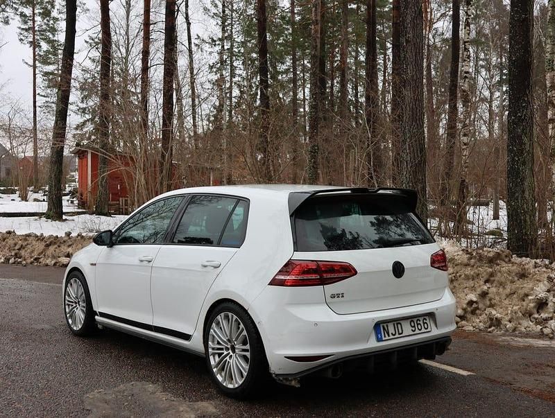 Begagnad VW Golf VII GTI 230 HK (169 kW) 2014 Halvkombi
