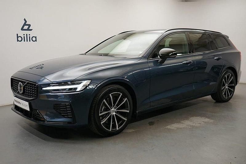 Mörkblå (blå) Begagnad 2024 Volvo V60 Plus Kombi | 499 900 kr (Lite dyr) - Bild 1/3