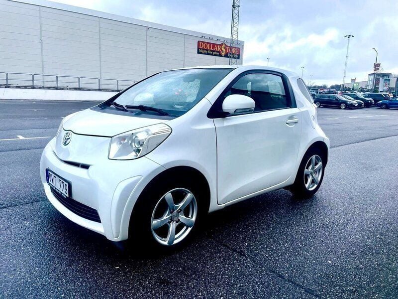 Vit Begagnad 2010 Toyota iQ Halvkombi | 24 800 kr (Bra pris) - Bild 1/4