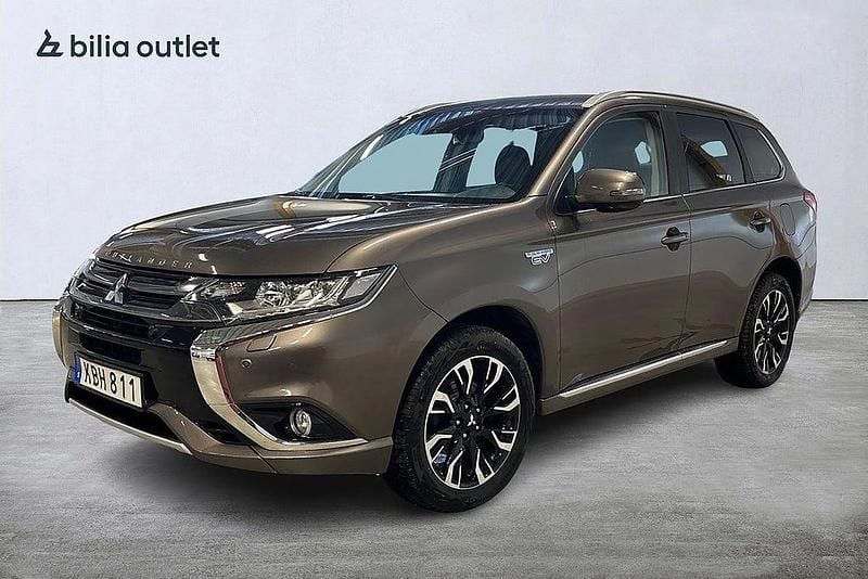 Begagnad Mitsubishi Outlander P-HEV Comfort Edition 121 HK (88 kW) 2018 Brun SUV