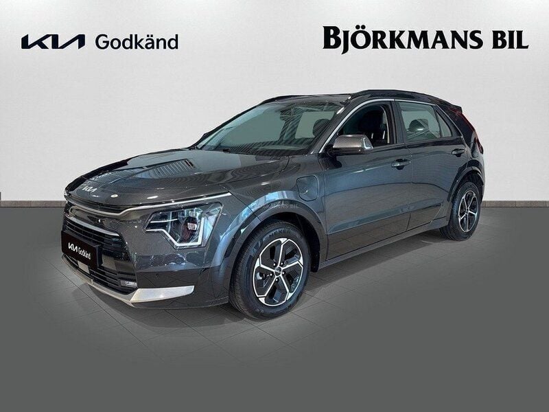 Grå (/agt/ interstellar grey) Begagnad 2022 Kia Niro SUV | 299 900 kr (Marknadspris) - Bild 1/4