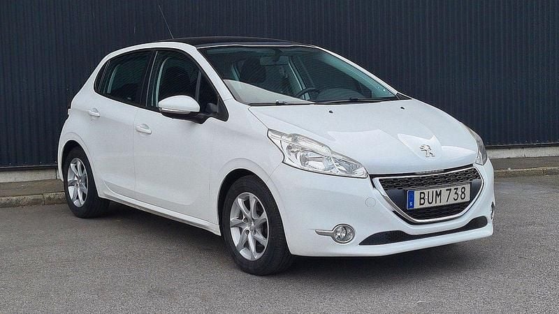 Vit Begagnad 2014 Peugeot 208 Halvkombi | 59 900 kr (Marknadspris) - Bild 1/4