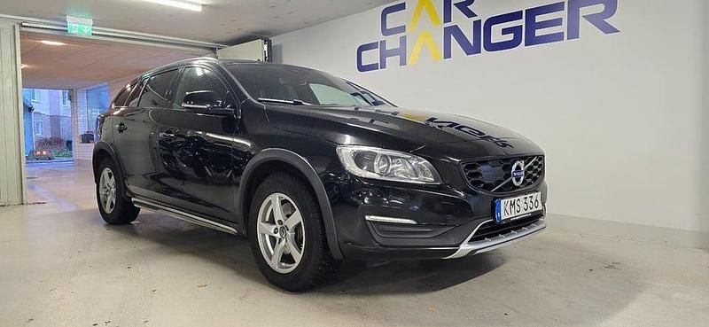Svart Begagnad 2016 Volvo V60 CC Summum Kombi | 114 900 kr - Bild 1/4