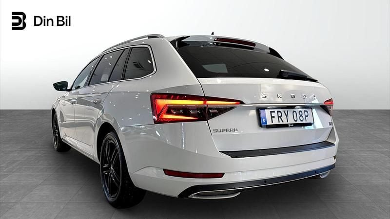 Begagnad Skoda Superb 2023 Vit Kombi