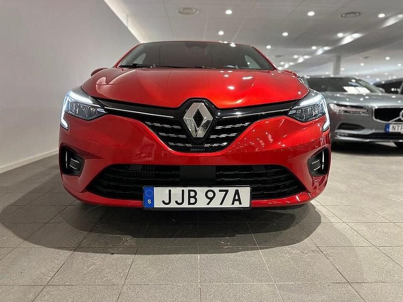 Begagnad Renault Clio V Intens 91 HK (66 kW) 2022 Röd Halvkombi