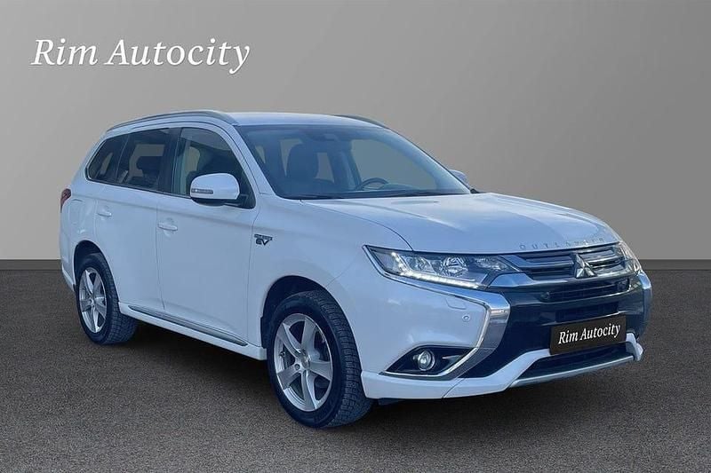 Begagnad Mitsubishi Outlander Comfort Edition 203 HK (149 kW) 2018 Vit SUV