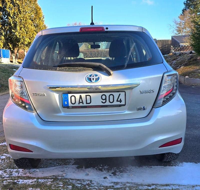 Begagnad Toyota Yaris Hybrid 101 HK (74 kW) 2012