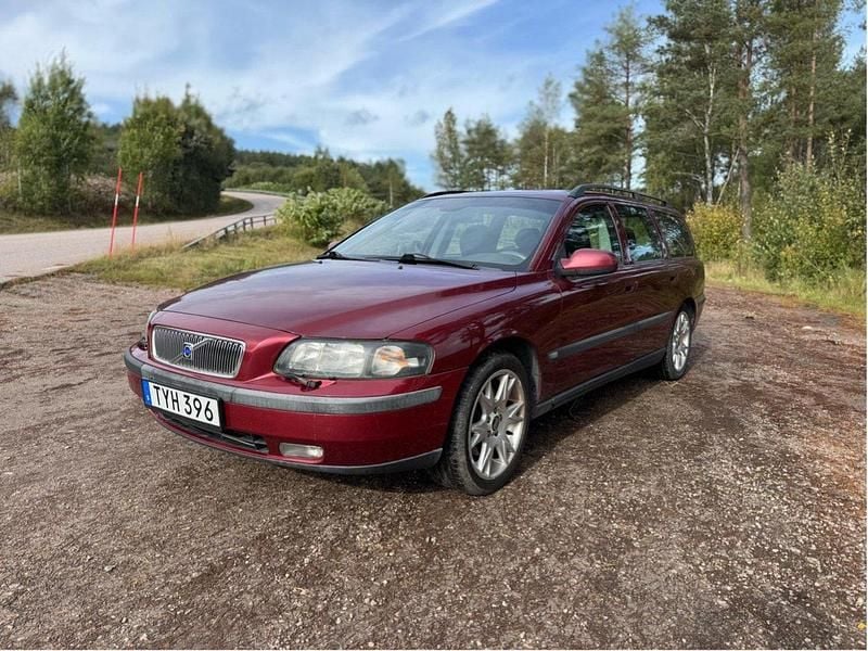 Röd Begagnad 2003 Volvo V70 Business Edition Kombi | 25 000 kr (Marknadspris) - Bild 1/4