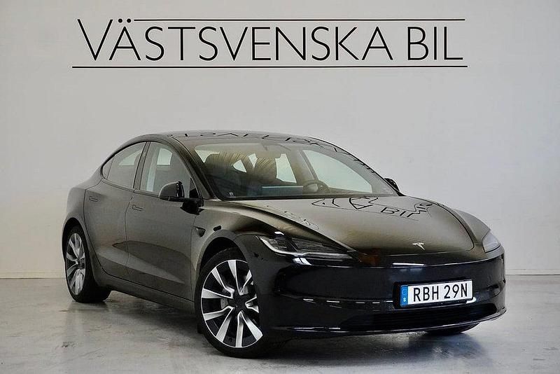 Svart Begagnad 2024 Tesla Model 3 Standard Range Sedan | 409 000 kr (Dyr) - Bild 1/4