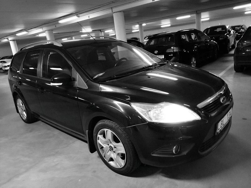 Svart Begagnad 2011 Ford Focus Kombi | 39 900 kr (Marknadspris) - Bild 1/4