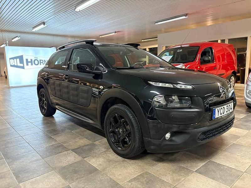 Svart Begagnad 2016 Citroën C4 Cactus PureTech Halvkombi | 68 000 kr (Marknadspris) - Bild 1/4