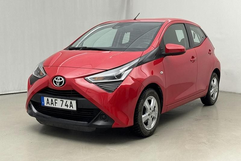 Röd Begagnad 2019 Toyota Aygo X-play Halvkombi | 102 000 kr (Bra pris) - Bild 1/4