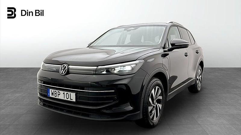 Deep black pearl Begagnad 2024 VW Tiguan Edition SUV | 439 900 kr (Dyr) - Bild 1/4