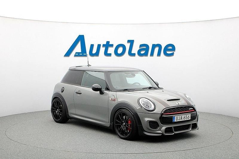 Grå Begagnad 2015 Mini John Cooper Works Halvkombi | 229 900 kr (Dyr) - Bild 1/4