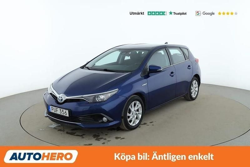 Blå Begagnad 2017 Toyota Auris Hybrid Active Halvkombi | 159 000 kr (Marknadspris) - Bild 1/4