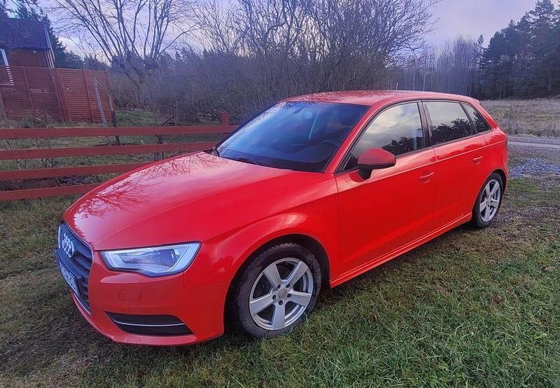 Röd Begagnad 2014 Audi A3 Sportback Halvkombi | 84 500 kr (Marknadspris) - Bild 1/4
