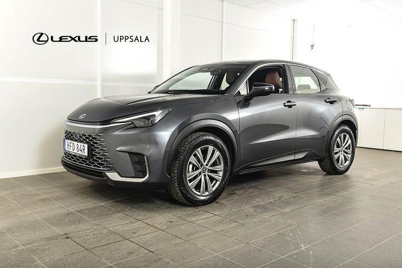 Begagnad Lexus LBX 136 HK (100 kW) 2024 Grå metallic SUV