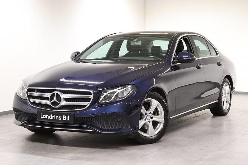 Cavansitblå metallic Begagnad 2016 Mercedes E220 Avantgarde Sedan | 199 000 kr (Marknadspris) - Bild 1/4