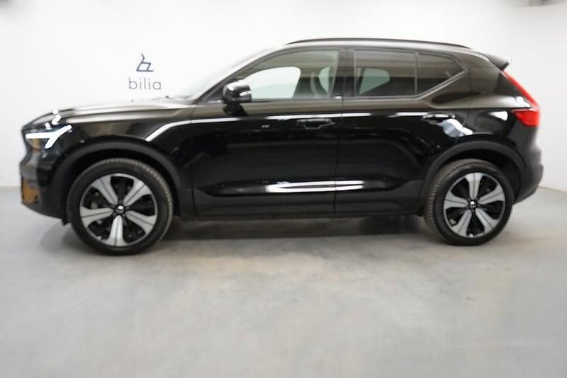 Begagnad Volvo XC40 Core 169 kW (231 HK) 2022 Svart SUV