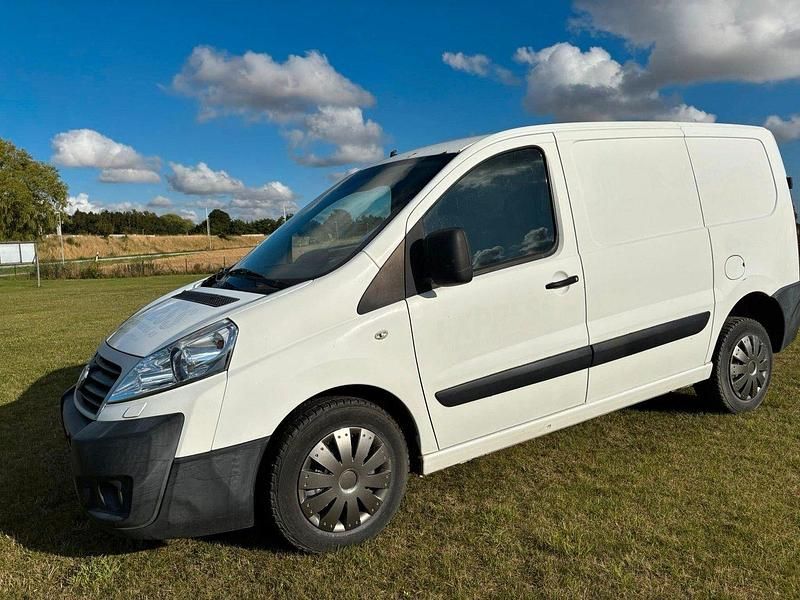 Vit Begagnad 2014 Fiat Scudo Minibuss | 49 900 kr - Bild 1/4