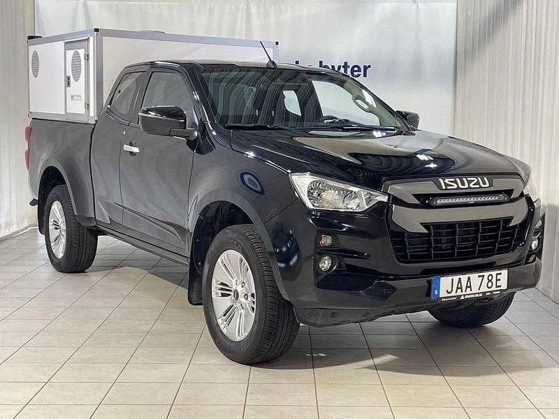569 onyx black mica Begagnad 2022 Isuzu D-Max Pickup | 489 900 kr (Superpris) - Bild 1/4