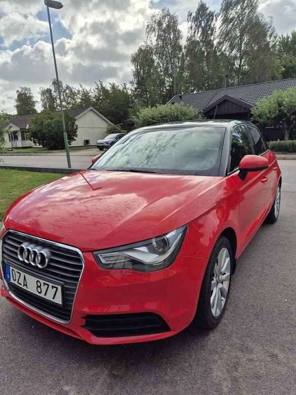 Röd Begagnad 2014 Audi A1 Sportback Sport Halvkombi | 80 000 kr (Marknadspris) - Bild 1/4