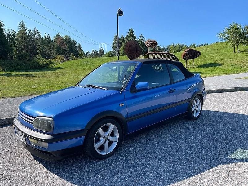 Begagnad VW Golf Cabriolet Edition 101 HK (74 kW) 1998 Blå Cab