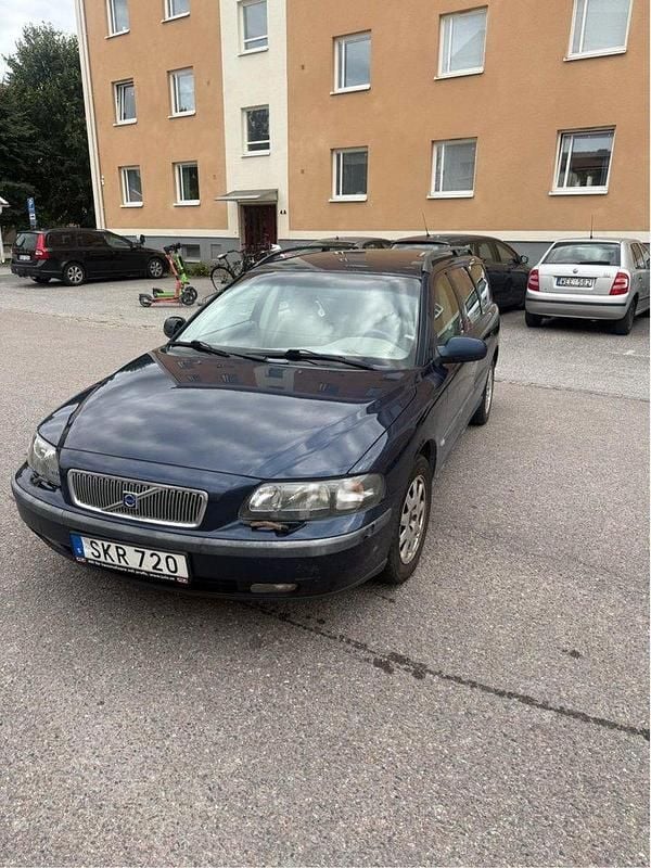 Blå Begagnad 2001 Volvo V70 Kombi | 9 000 kr (Superpris) - Bild 1/4