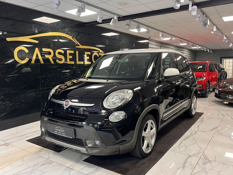 Svart Begagnad 2016 Fiat 500L Minibuss | 99 900 kr - Bild 1/4