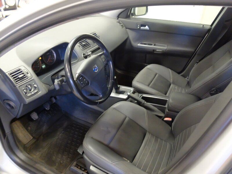 Begagnad Volvo S40 Kinetic 109 HK (80 kW) 2006 Ljusgrå Sedan