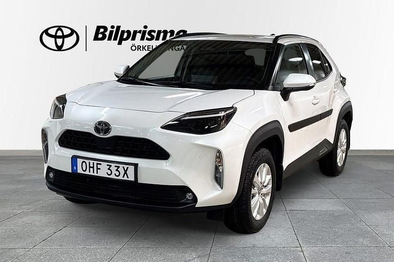 Vit Begagnad 2025 Toyota Yaris Cross Active SUV | 299 900 kr (Marknadspris) - Bild 1/4