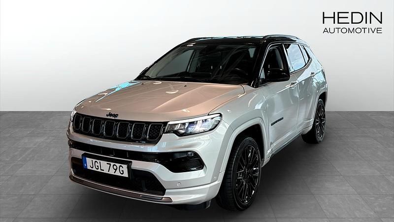 Grå (silver) Begagnad 2022 Jeep Compass SUV | 269 900 kr (Superpris) - Bild 1/4