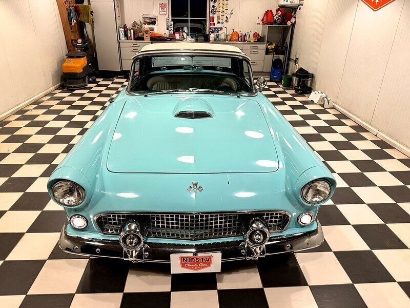 Begagnad Ford Thunderbird 199 HK (146 kW) 1955 Ljusblå Cab