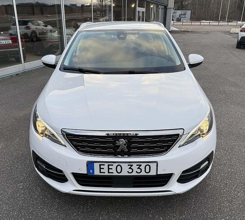 Begagnad Peugeot 308 SW Allure 131 HK (96 kW) 2019 Vit Kombi