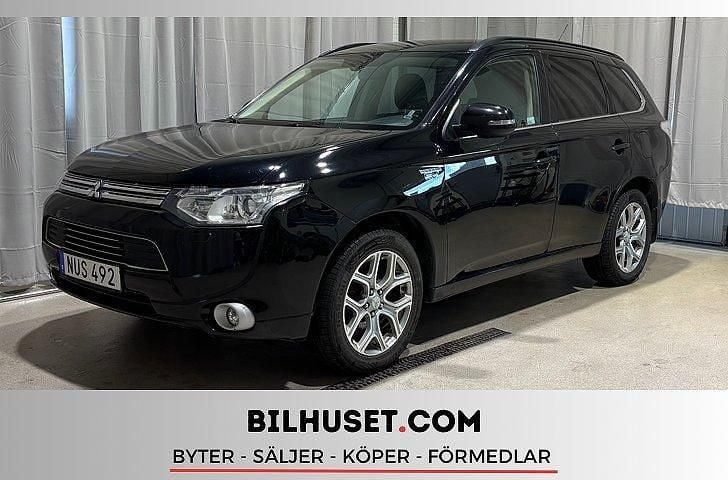 Svart Begagnad 2014 Mitsubishi Outlander P-HEV SUV | 79 000 kr (Bra pris) - Bild 1/4