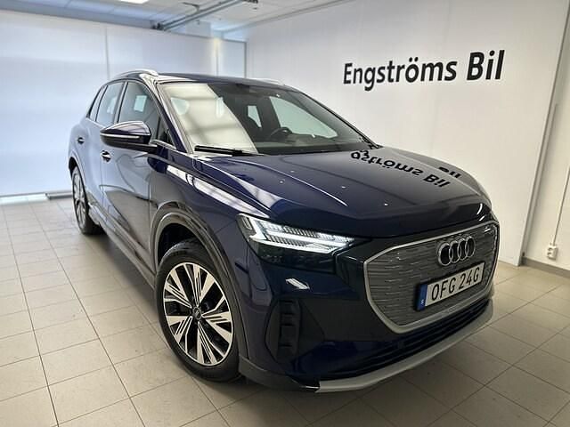 Navarrablå metallic Begagnad 2022 Audi Q4 e-tron Proline SUV | 389 000 kr (Dyr) - Bild 1/4