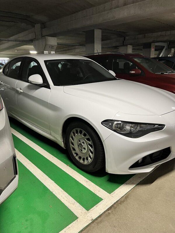Vit Begagnad 2018 Alfa Romeo Giulia Sedan | 259 000 kr (Dyr) - Bild 1/3