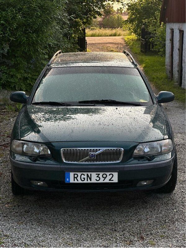 Grön Begagnad 2000 Volvo V70 Kombi | 42 000 kr - Bild 1/4