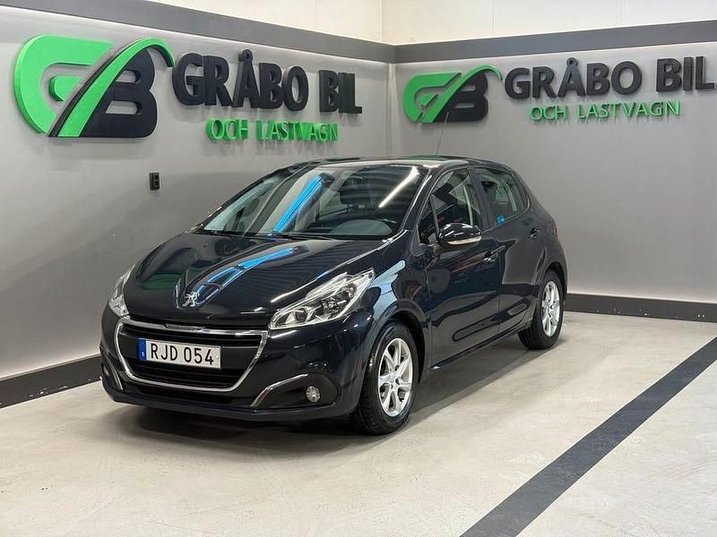 Mörkgrå (grå) Begagnad 2016 Peugeot 208 Halvkombi | 69 900 kr (Marknadspris) - Bild 1/4