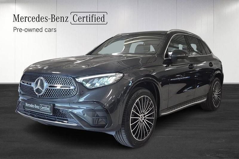 Grå Begagnad 2025 Mercedes GLC300 Advanced SUV | 734 900 kr - Bild 1/4