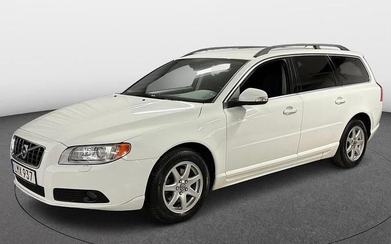 Vit Begagnad 2010 Volvo V70 Momentum Kombi | 74 900 kr (Bra pris) - Bild 1/4