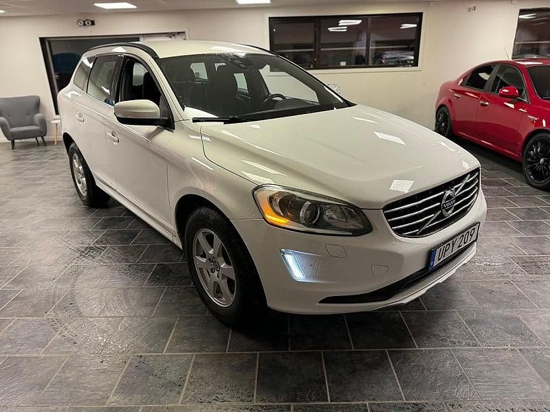 Begagnad Volvo XC60 Momentum 181 HK (133 kW) 2014 Vit SUV
