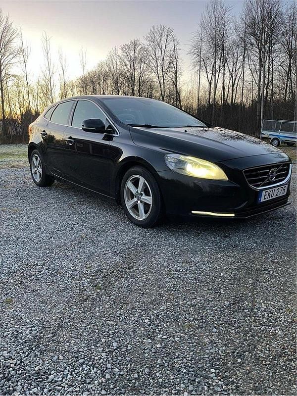 Begagnad Volvo V40 116 HK (85 kW) 2015 Svart Halvkombi