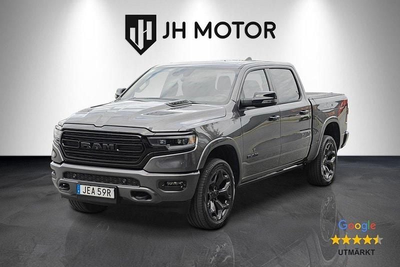 Grå Begagnad 2024 Dodge Ram Limited Pickup | 999 900 kr (Marknadspris) - Bild 1/4